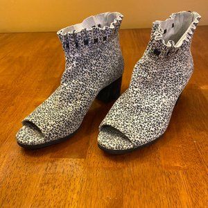 Lori Goldstein Suede Ruffle trim Peep toe Booties